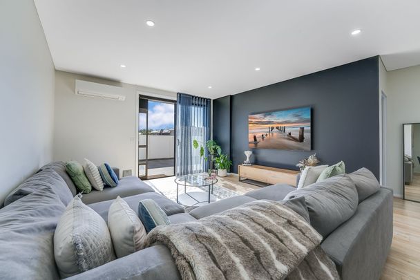 Modern 2 Bedroom Apartment! - Photo 1