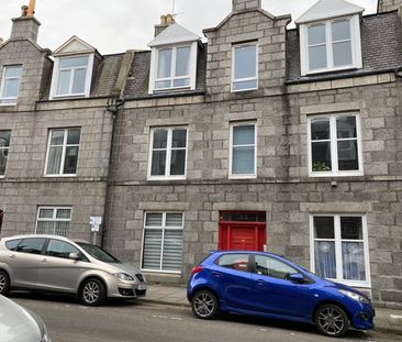First Floor Right, 15 Wallfield Place, AB25 2JS, Aberdeen - Photo 3