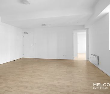 A LIFESTYLE CLOSE TO THE ACTION - UNFURNISHED - Photo 3