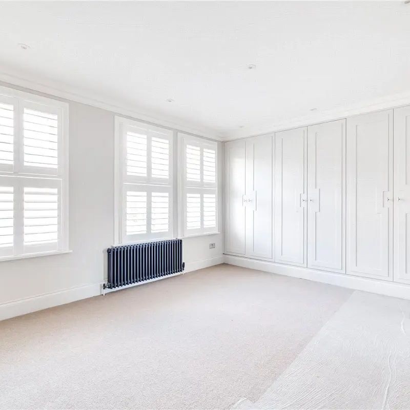 3 bedroom house in London - Photo 1