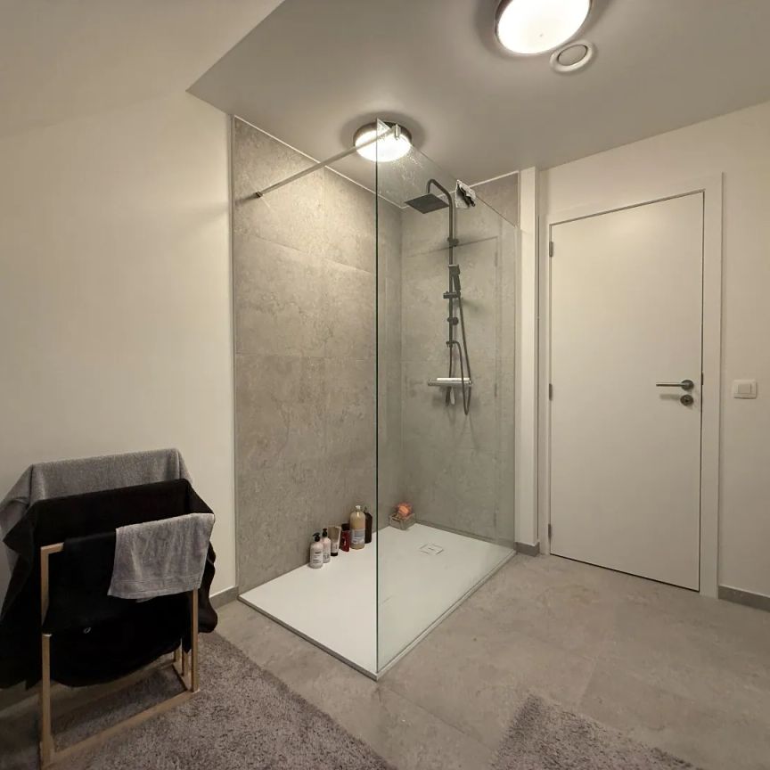 Nieuwbouwwoning met 3 slaapkamers, carport en tuin - Photo 1