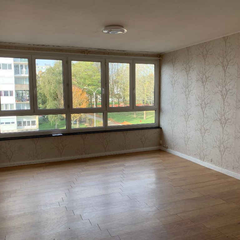 Location Appartement 4 pièces 81m² MONT ST AIGNAN 76130 - Photo 1