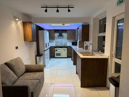 Room in a Shared House, Leopold Road, L7 - Photo 3