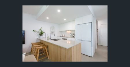 Luxury Waterfront Living in Exclusive Solstice Quays - Photo 5