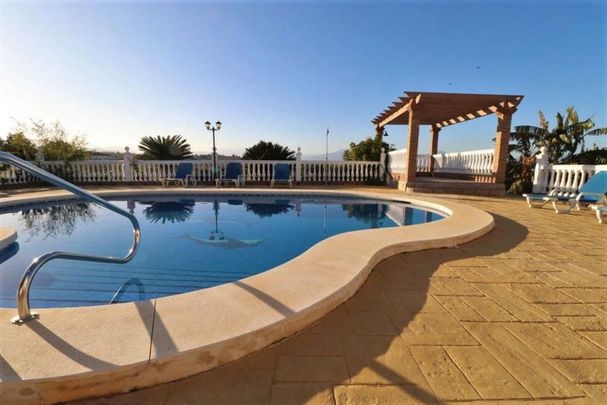 Luxury Villa for rent in Alhaurín de la Torre, Andalusia - Photo 1