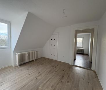 Renovierte 3-Zimmer-Dachgeschosswohnung in Geestemünde - Foto 2