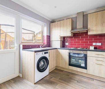 2 bedroom semi-detached house to rent - Photo 4