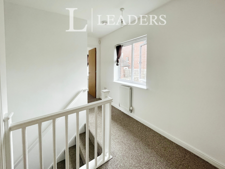 3 bedroom house to rent Greene Way, M7 - Photo 3