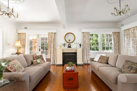 TIMELESS COASTAL ELEGANCE - PRIVATE PALM BEACH SANCTUARY - Photo 5