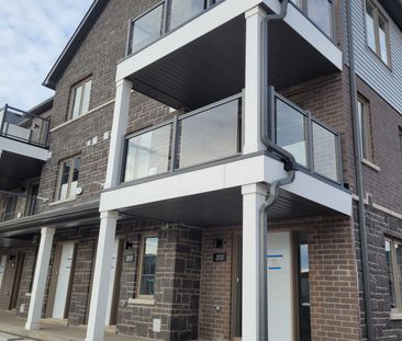 For Lease - 203 West Oak Trail, Kitchener, Ontario - Photo 3