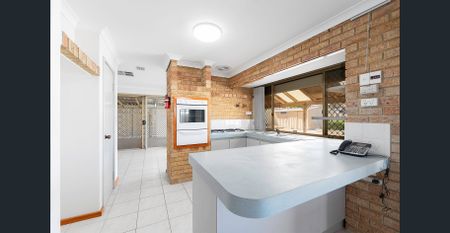 Beautiful and Spacious Home! - Photo 4