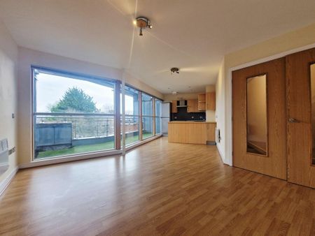 3 bedroom flat to rent - Photo 3