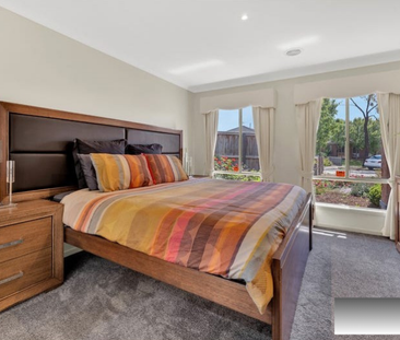 Your Family Haven in a Peaceful Tarneit Court! - Photo 4