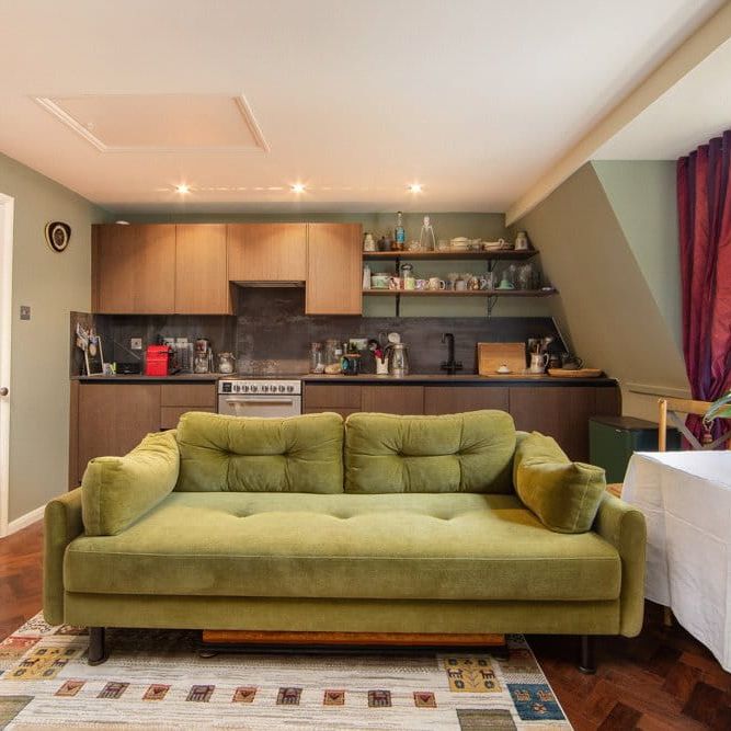 Exquisite one bedroom top floor apartment in central Bath offered furnished. - Photo 1
