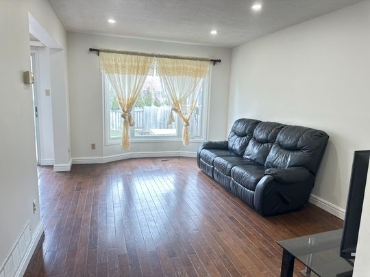 For Lease - 152 Observatory Lane, Richmond Hill, Ontario - Photo 1