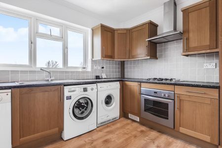 2 bedroom flat to rent - Photo 2