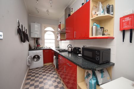 2 Bed Flat, Harbut Road, SW11 - Photo 3