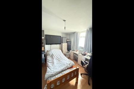 4 Bed Semi-Detached House, Mitcham Road, CR0 - Photo 3