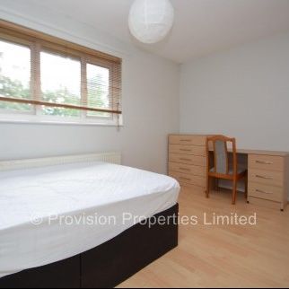 2 Bedroom Rentals in Leeds - Photo 1