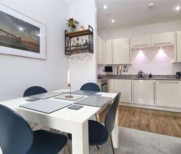 Woking, Surrey, GU22 - Photo 5