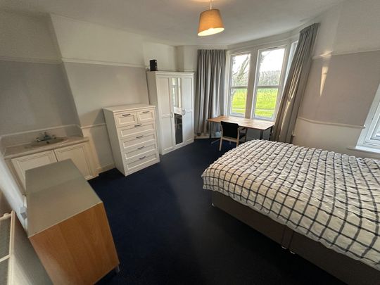 Room in a Shared House, Ashton Road, BS3 - Photo 1