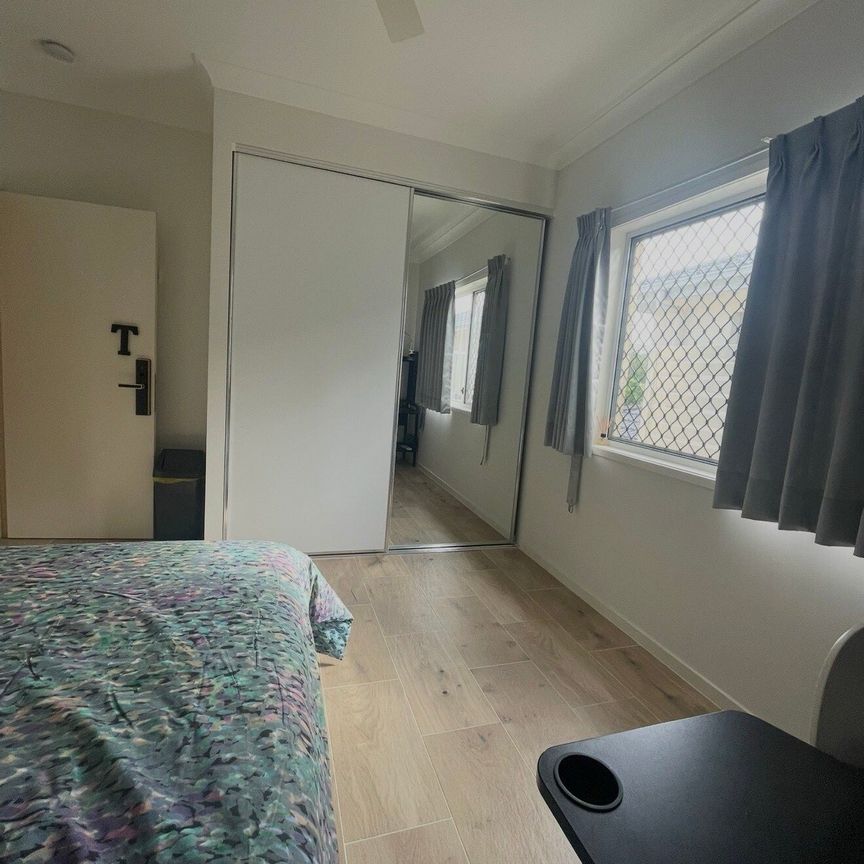 Coopers Plains - Photo 1