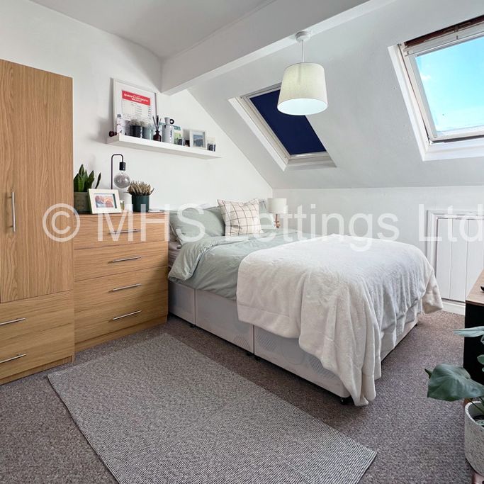5 Bedroom Mid Terraced House for rent in Headingley Avenue - Photo 1