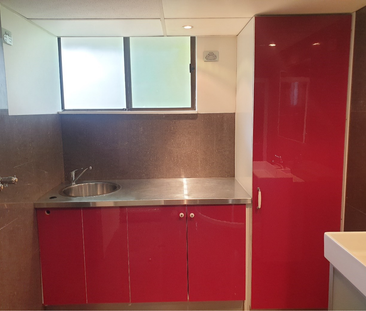 Unit 25, 22 Commodore Drive, Surfers Paradise, QLD - Photo 3