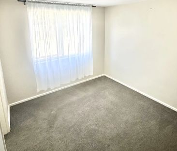 Beautifully Presented Ground Floor Apartment - Bonus Large Courtyard - Photo 4