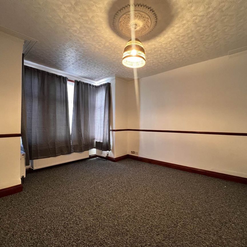 Price £3,000 pcm - Available Now - Unfurnished - Photo 1