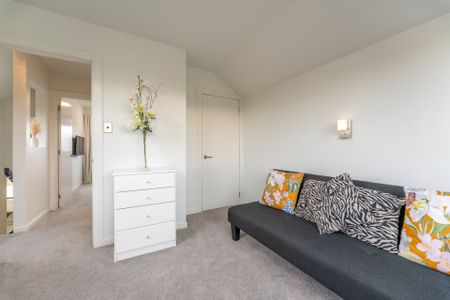 Comfortable, Private Living - Photo 3