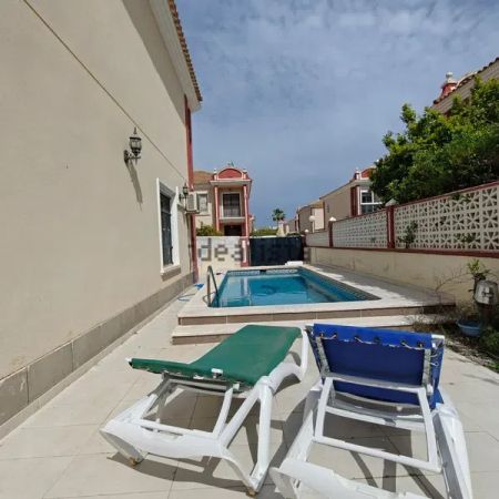 Alquiler de chalet adosado en Calle Gloria Fuertes - Foto 2