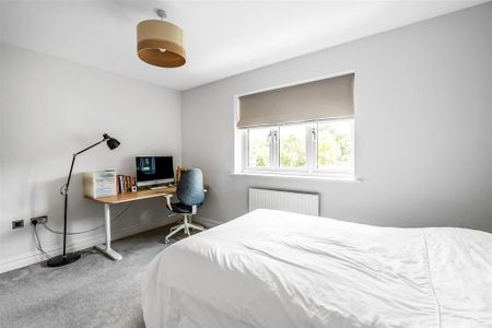4 bedroom detached house to rent - Photo 4