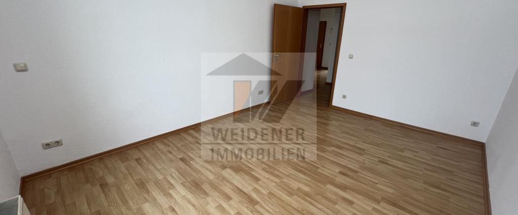 Einbauküche, Aufzug und 2x Balkone! Großzügige 4- Zimmer Wohnung mit Stellplatz - Photo 1