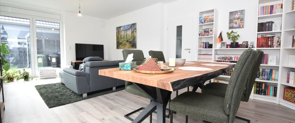 Neuwertige Doppelhaushälfte mit Einbauküche und Carport im Stadtteil Krusenbusch der Stadt Oldenburg - Foto 1