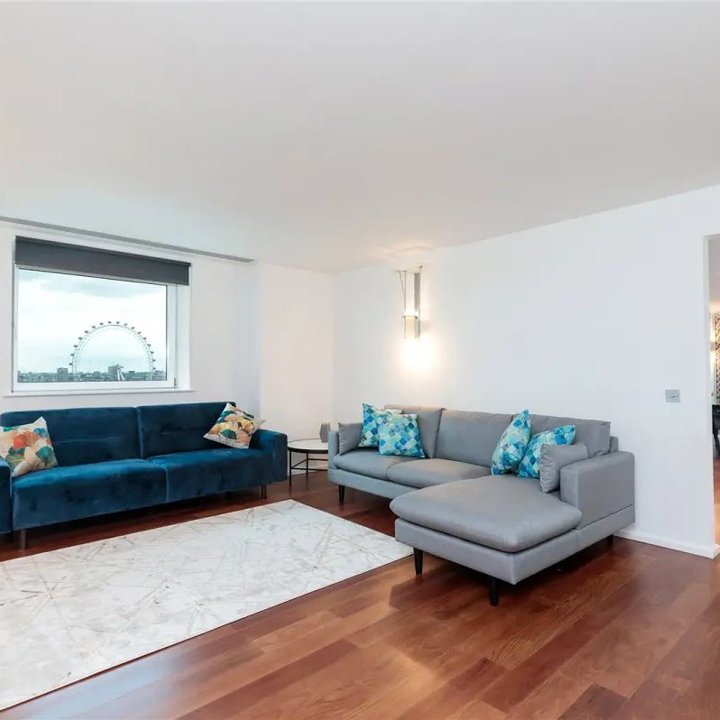 3 bedroom flat in London - Photo 1