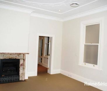 Grand Country Home - Photo 4