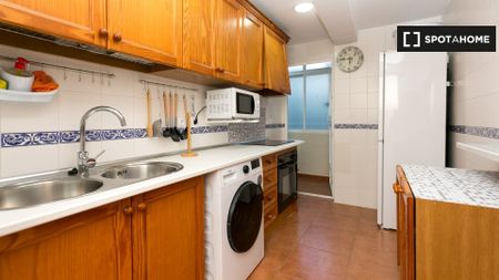 granada, Andalusia 18015 - Photo 3