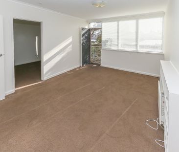 Spacious 2 Bedroom Unit Positioned Perfectly - Photo 2