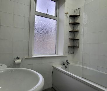 Terraced House to rent on - Photo 6