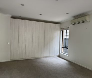 Modern and Stylish Family Home! - Photo 4