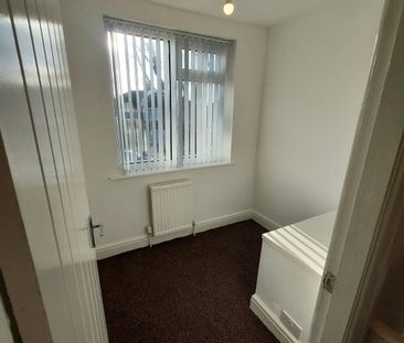 4 bedroom semi-detached house to rent - Photo 6