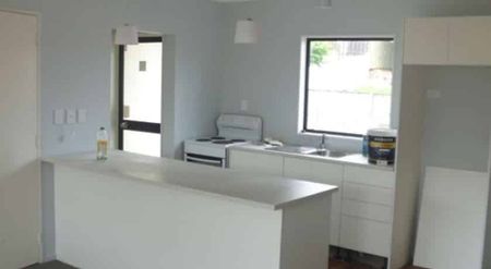 Spacious 3-Bedroom Home for Rent in Otahuhu, Auckland - Photo 4