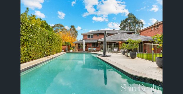 Renovated Binet masterpiece meets ultimate convenience. - Photo 1