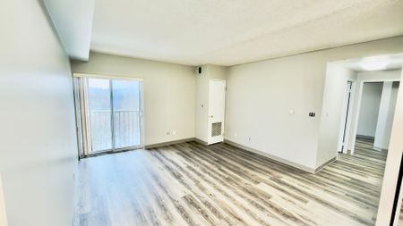 For Lease - 274 Erb Street Unit# 804, Waterloo, Ontario - Photo 2