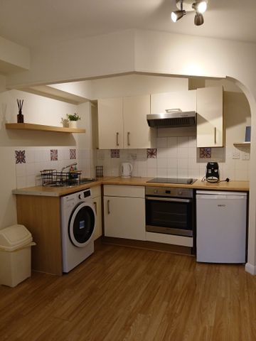 ONE BEDROOM FLAT TO LET IN PRIME LOCATION MAIDENHEAD, BERKSHIRE - Photo 4