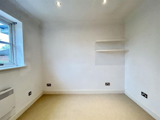 2 Bedroom Flat - Purpose Built To Let - Photo 1