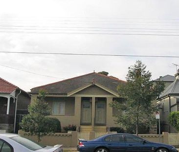 House with 4 bedrooms & 2 bathrooms - Photo 2