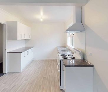 Roslyn - 3 Bedrooms - Photo 3