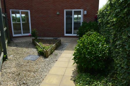 3 bedroom end of terrace house to rent - Photo 5